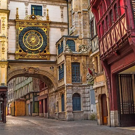 Апартаменты Petit Castel - T2 De 39m Au Coeur De Rue Du Gros-horloge !
